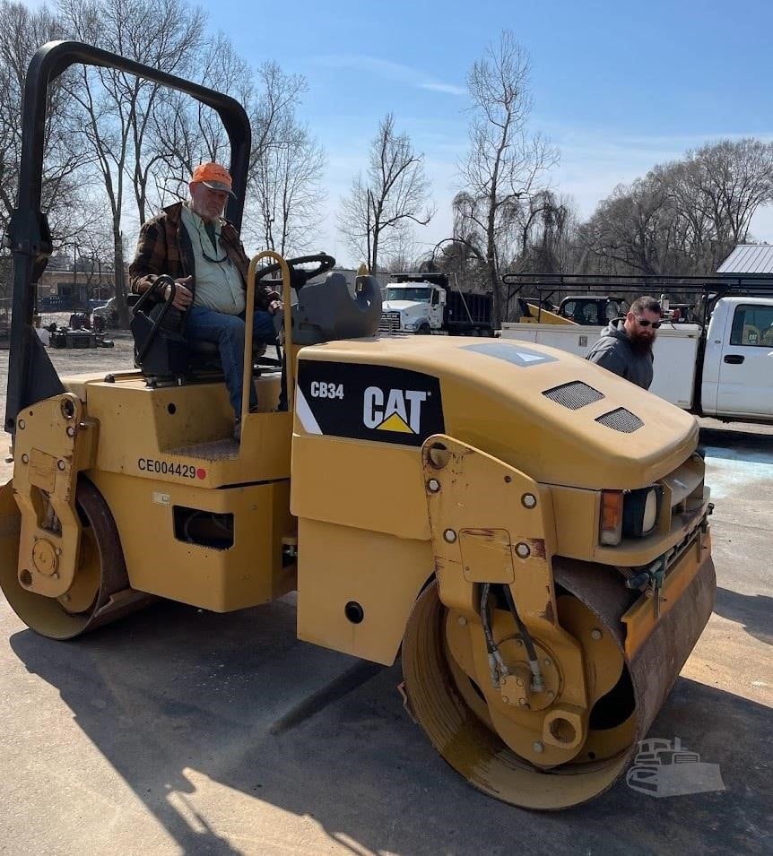 2013 Caterpillar Cb34