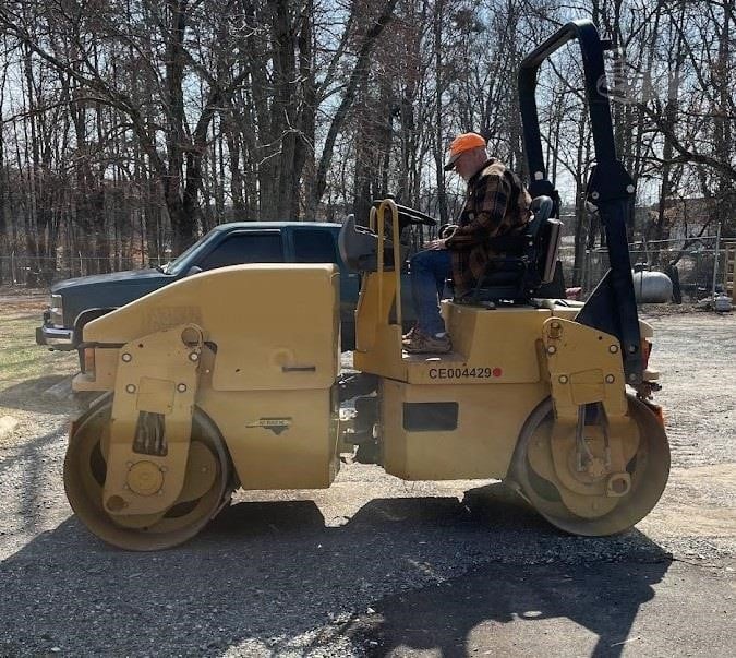 2013 Caterpillar Cb34